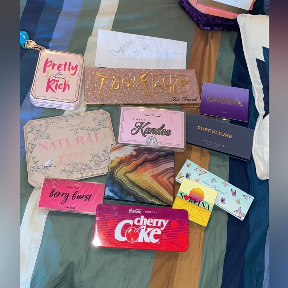 Eyeshadow palettes